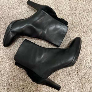 Aquatalia Black Leather and Suede Ankle Booties. EUC Women’s 9.5